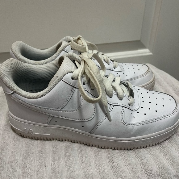 Nike Airforce 1 size 8 - Picture 7 of 9
